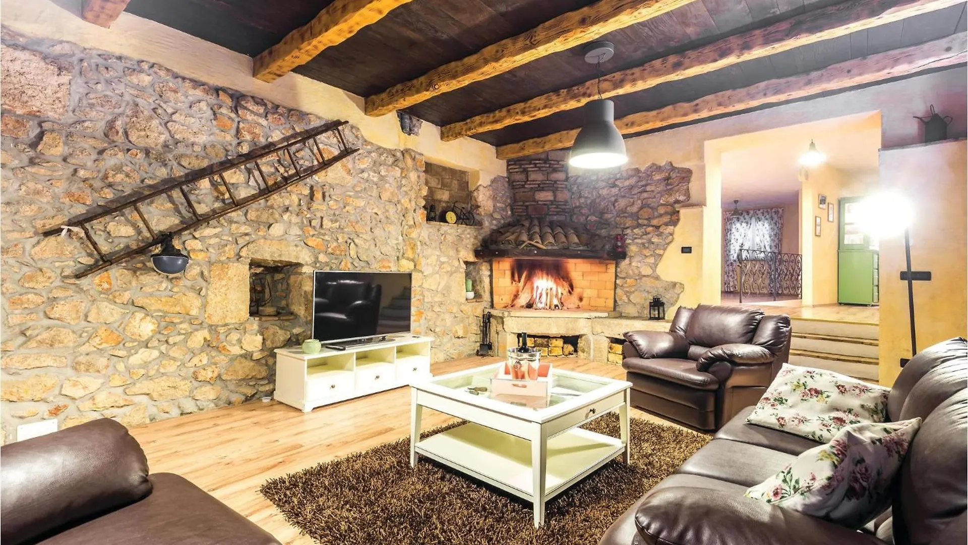 בית נופש Awesome Home In Moscenicka Draga With Wifi