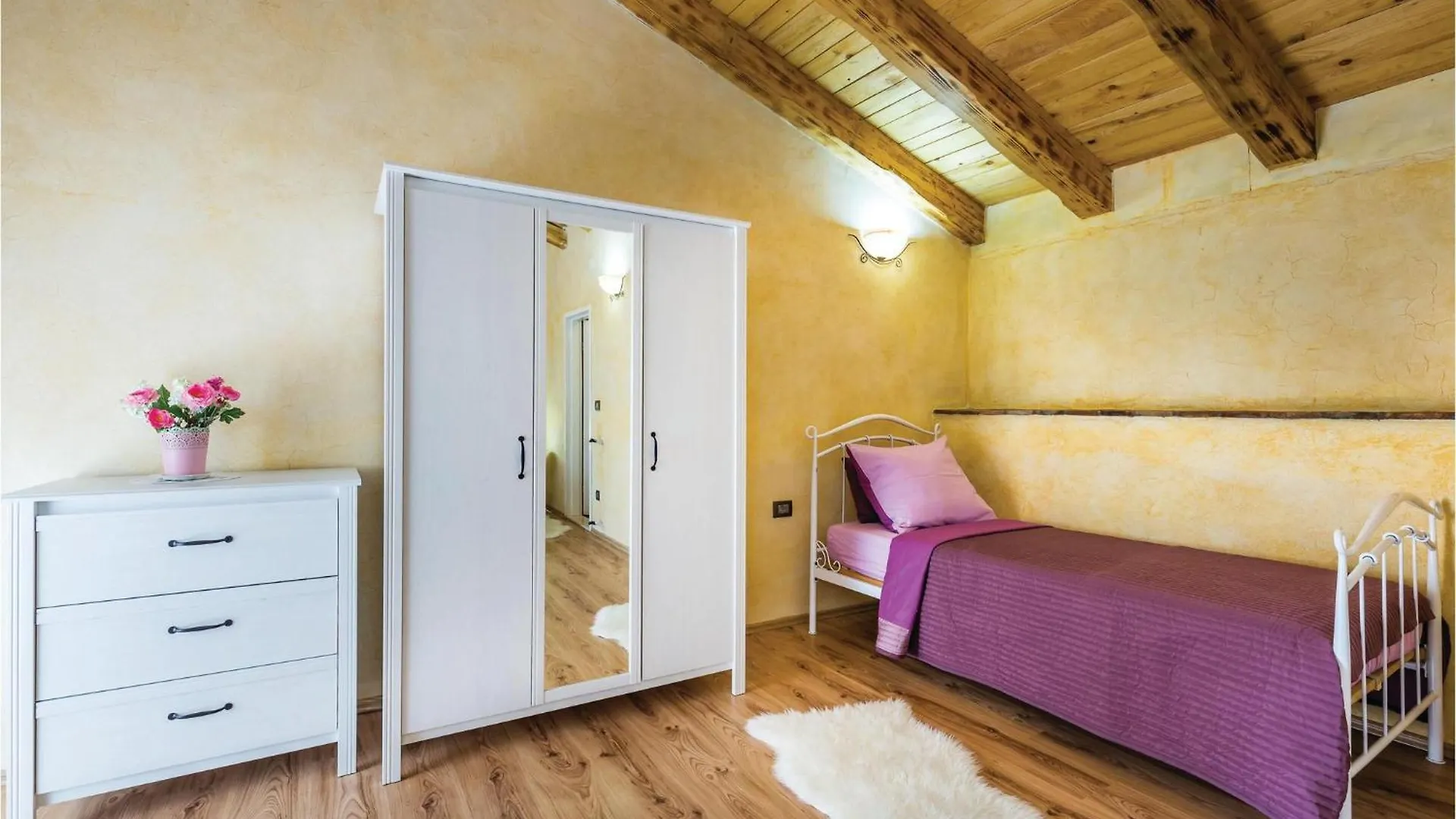 בית נופש Awesome Home In Moscenicka Draga With Wifi