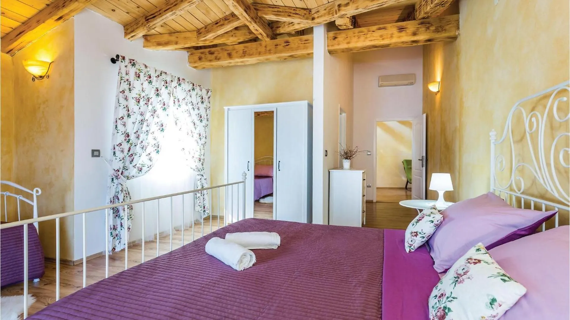 בית נופש Awesome Home In Moscenicka Draga With Wifi
